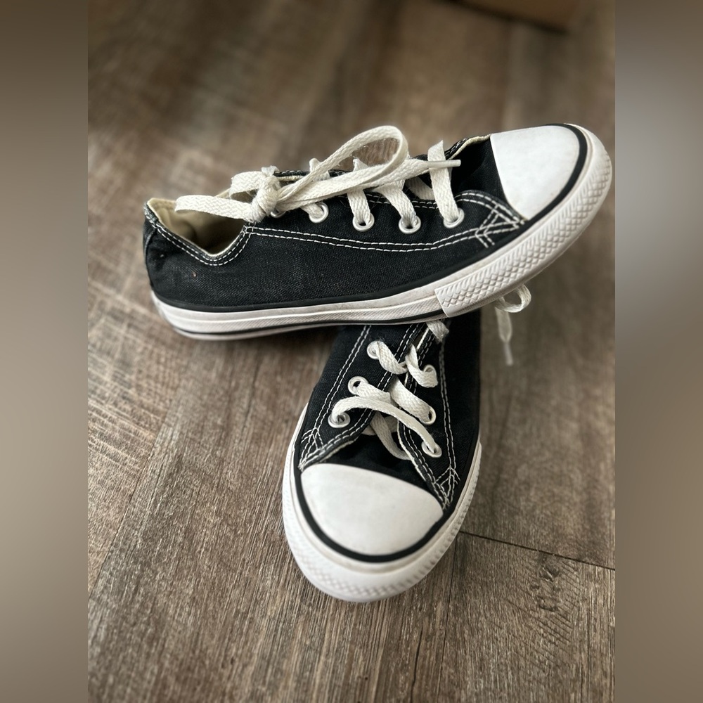 🌸 $10 SALE 🌸 Converse Kids Black Sneakers - Picture 9 of 12